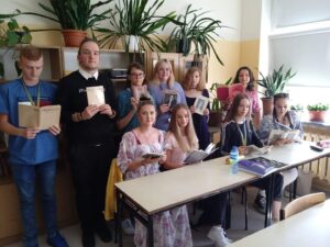 Read more about the article Realizacja projektu „Narodowe Czytanie-Nowodworek lubi czytać”
