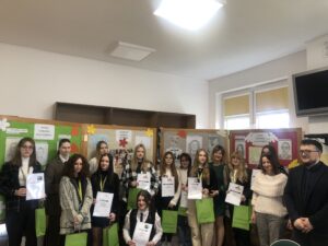 Read more about the article Młodzi ludzie mają swoje autorytety. XI edycja konkursu międzyszkolnego w Nowodworku.