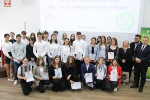 Read more about the article Stypendia naukowe Starosty Tucholskiego