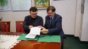 Read more about the article Umowa o współpracy pomiędzy Wyższą Szkołą Zarządzania Środowiskiem w Tucholi a LO im. Bartłomieja Nowodworskiego w Tucholi