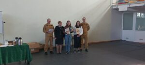 Read more about the article Uczennice Nowodworka na podium w gminnym Turnieju Wiedzy Pożarniczej „Młodzież zapobiega Pożarom”