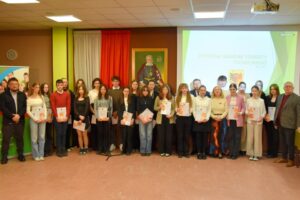 Read more about the article Uroczystość wręczenia stypendiów naukowych Starosty Tucholskiego