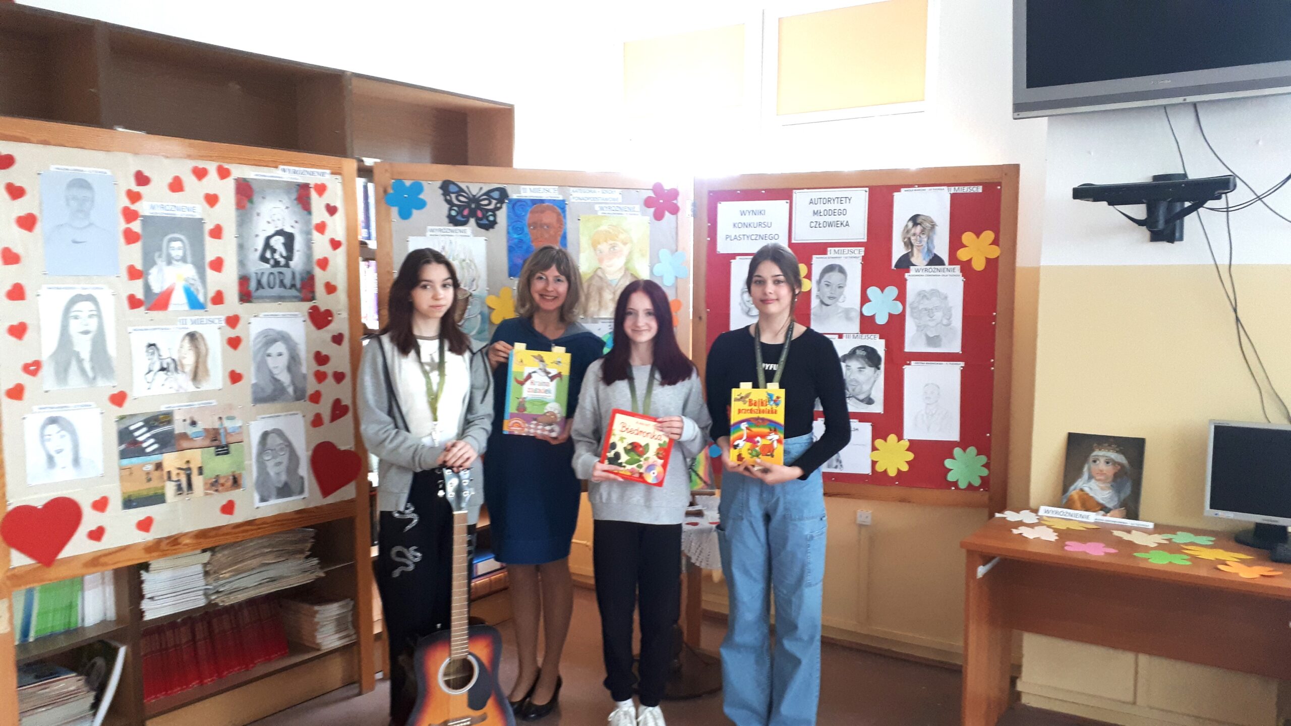 Read more about the article „A kto to? Biedronka”. Wiosenne spotkanie czytelnicze w bibliotece Nowodworka.