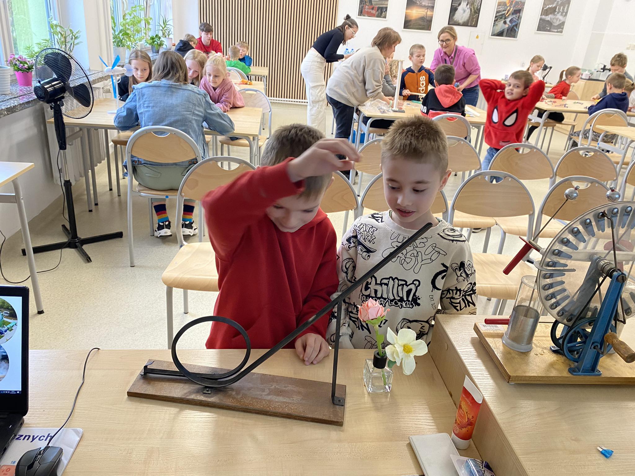 Read more about the article Młodzi Odkrywcy z klasy 1 Szkoły Podstawowej nr 1 w Tucholi