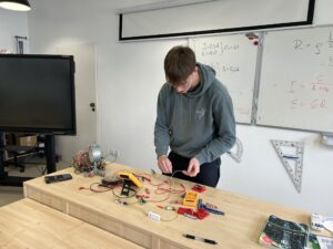 Read more about the article Zajęcia z fizyki