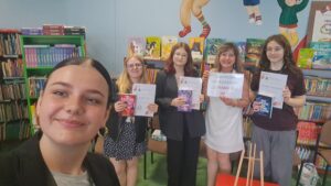 Read more about the article „Czytanie jest ok !!!”. Nowodworek czyta dzieciom.