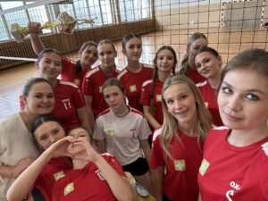 Read more about the article Piłka w grze! Finały dla naszych siatkarek!