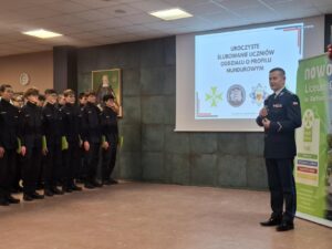 Read more about the article Uroczyste ślubowanie uczniów oddziału o profilu mundurowym