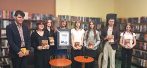 Read more about the article „Ciemno wszędzie, głucho wszędzie, co to będzie, co to będzie?” Uczniowie Nowodworka wzięli udział w Narodowym Czytaniu 2026.